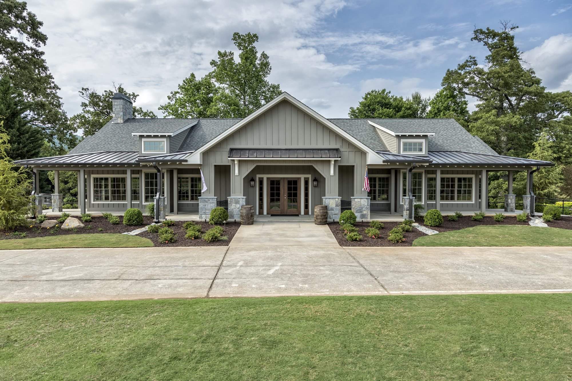 clubhouse_front